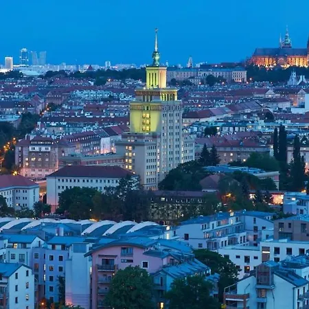 Stylish Near Dejvicka Metro Station Praag