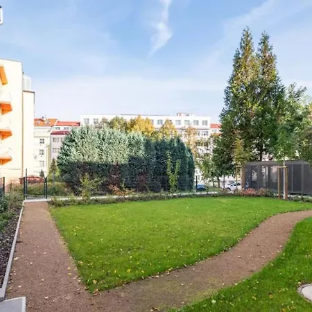 Apartment Stylish Near Dejvicka Metro Station